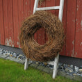 Bild in Galerie-Betrachter laden, Großer Reisigkranz 65 cm – Türkranz Outdoor Natur – Rustikaler Kranz für Haustür, Wand & Garten – XXL Naturkranz Zweigkranz
