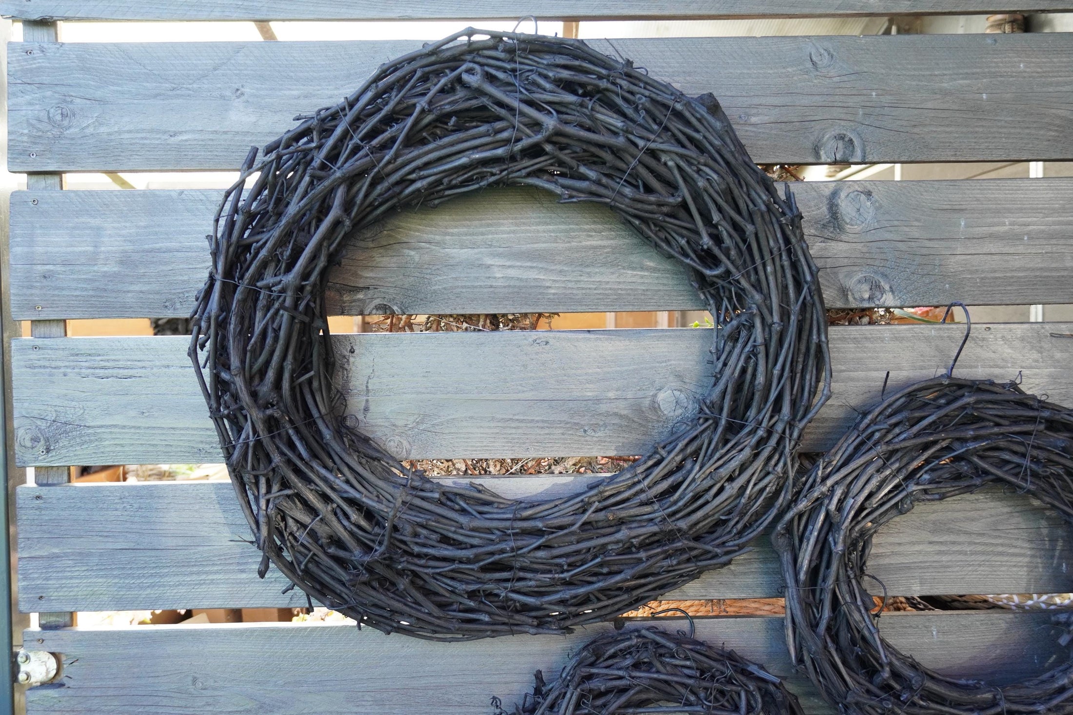 Schwarzer Weinreben Kranz 40–75 cm – Türkranz außen modern – XL Naturkranz schwarz – Wandkranz Landhaus Industrial Deko
