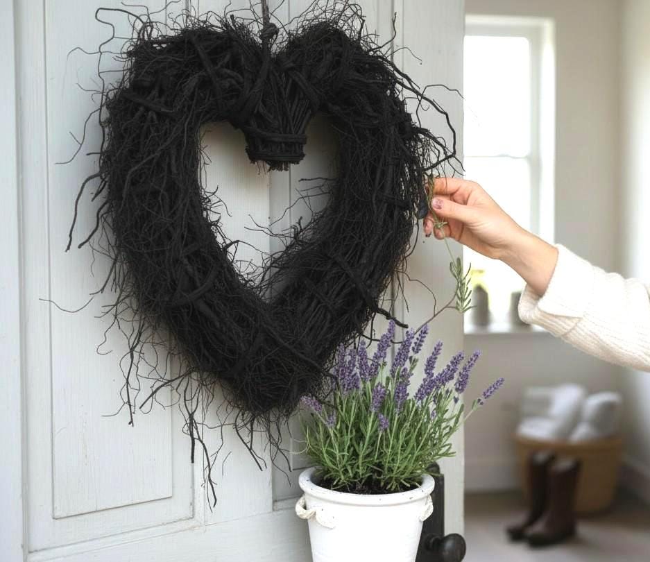 Schwarzer Herzkranz 40 cm – Türkranz modern aus Lianen – Wandkranz schwarz rustikal – Dekokranz Haustür – Geschenk Hochzeit Einzug
