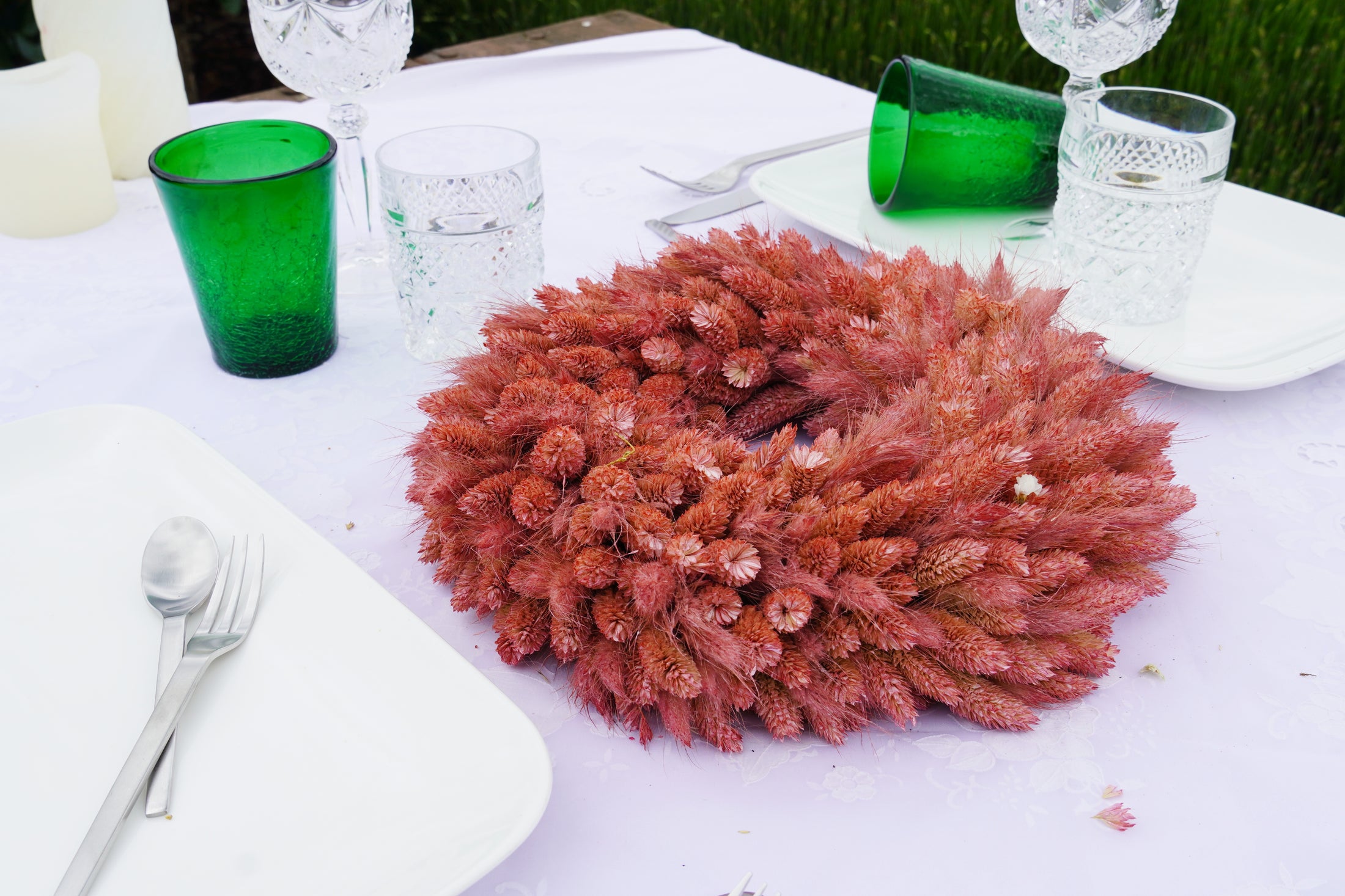 Handgebundener Trockenblumenkranz in kräftigem Rot – 28 cm Durchmesser, ideal als Boho-Tischkranz, Geschenk oder auffällige Dekoration