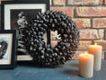 Bild in Galerie-Betrachter laden, Shabby-schwarz Kranz / Türkranz / Wandkranz mit Coco-Früchten 37 cm Durchmesser
