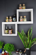Bild in Galerie-Betrachter laden, Regal für die Wand aus Holz Shabby Weiß ca. H/B/T 49/60/10 cm - NordsHunger
