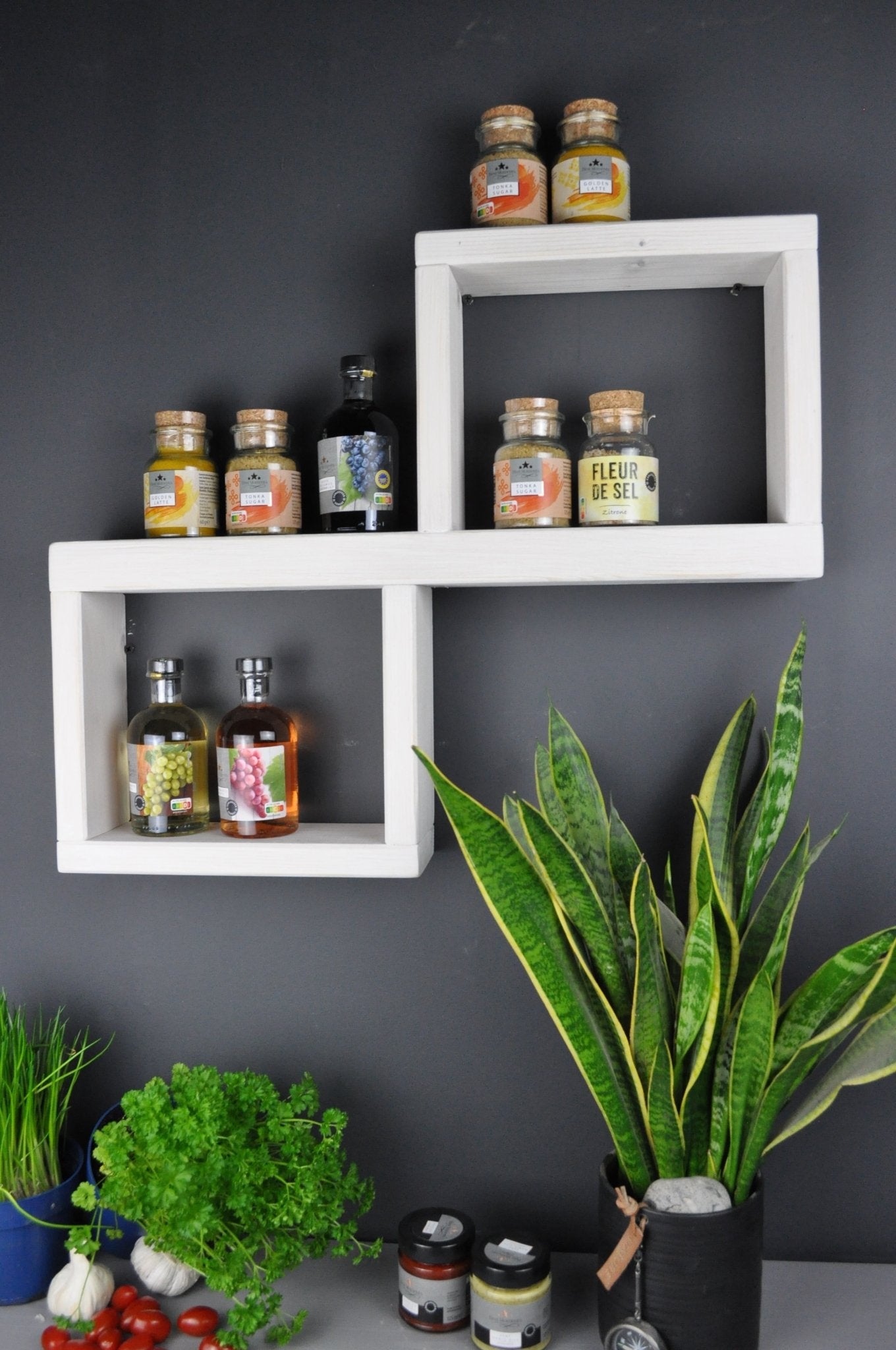 Regal für die Wand aus Holz Shabby Weiß ca. H/B/T 49/60/10 cm - NordsHunger